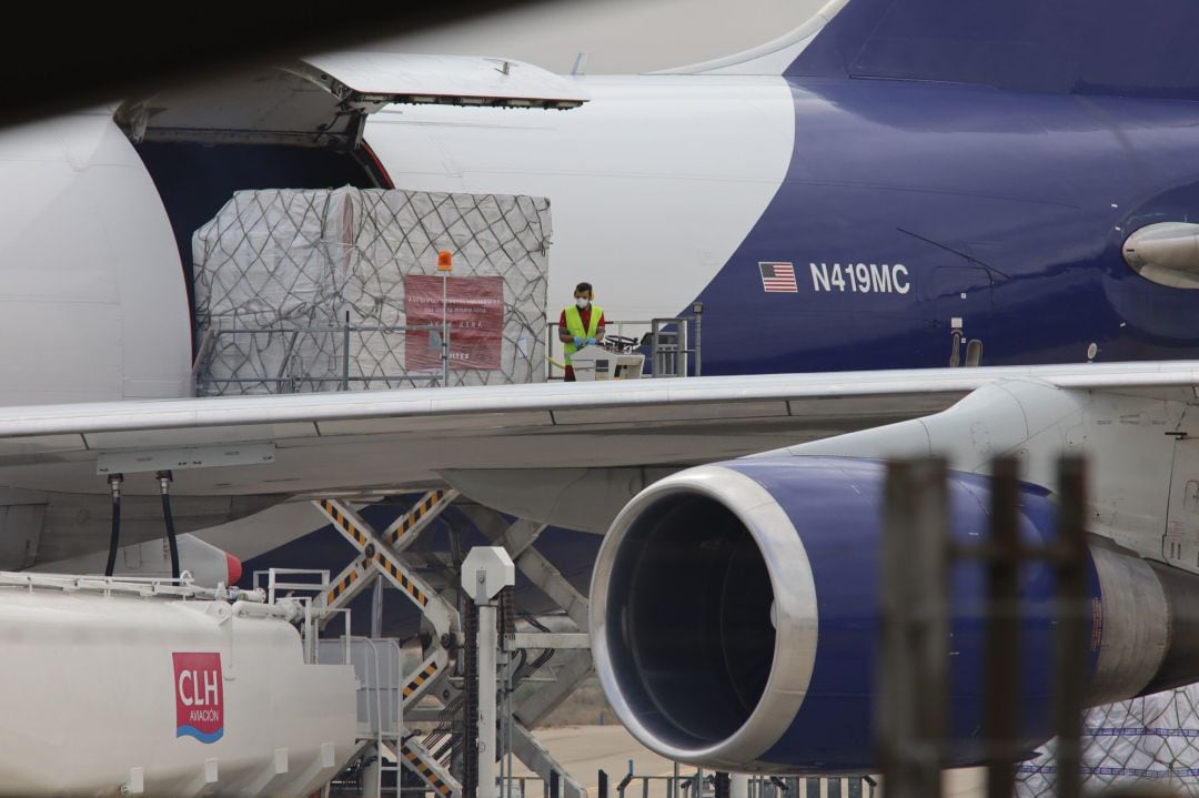 Un avión recién aterrizado