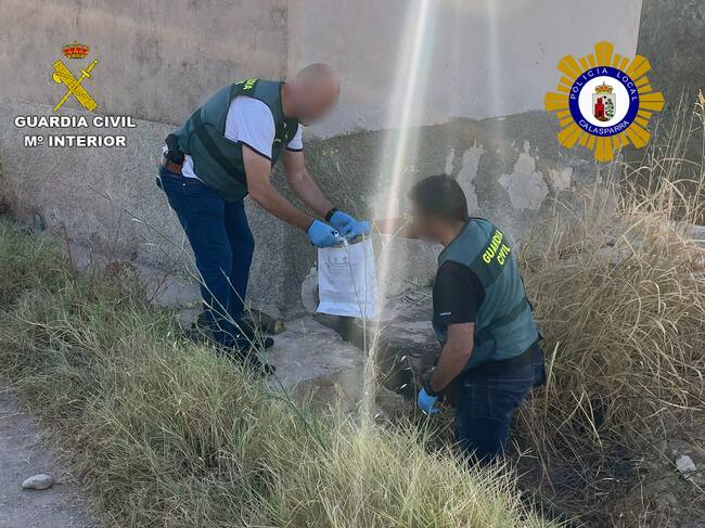 Agentes de la Guardia Civil en pleno registro en la Operación 'Ruku'