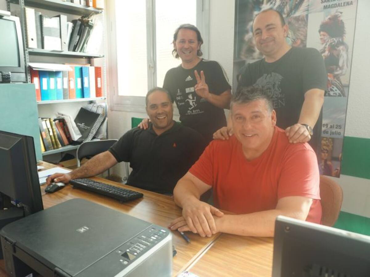 Novelda garantiza la risa con la Embajada