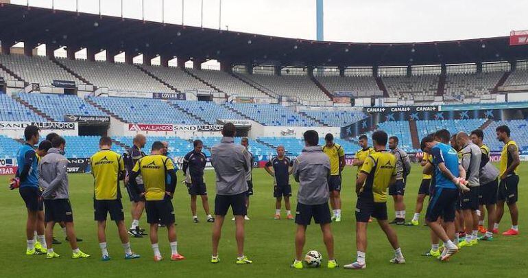 Los jugadores del Zaragoza, en un entrenamiento de esta semana en la que juega la promoción ante el Girona.