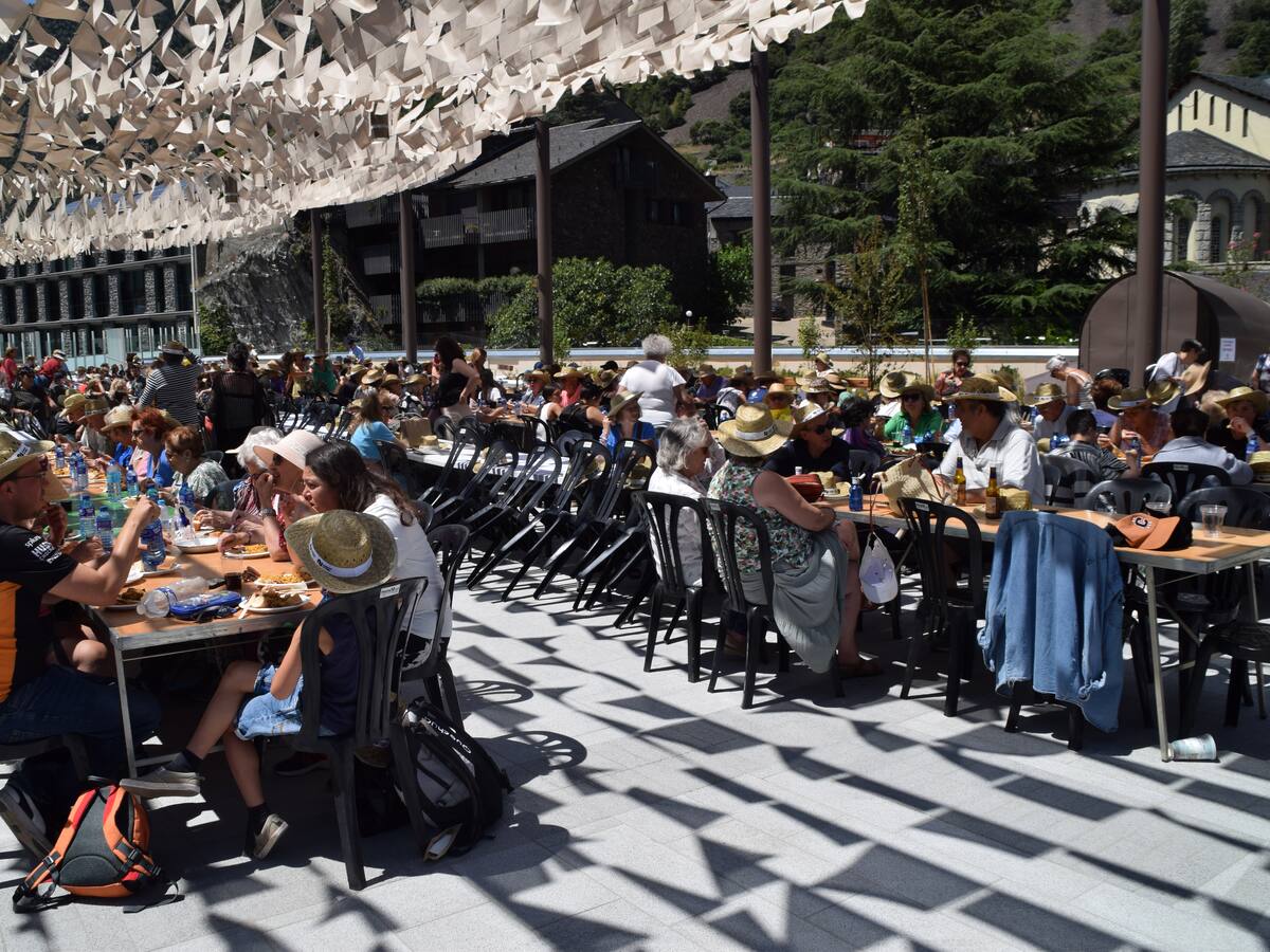La Festa major d'Andorra la Vella omple la nova plaça del Poble