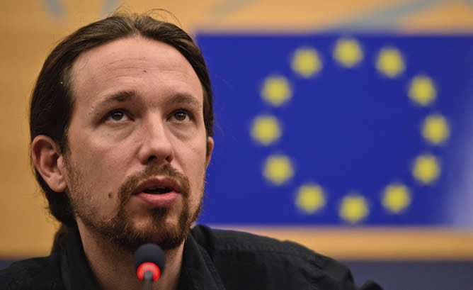 El eurodiputado español de Podemos Pablo Iglesias interviene durante la sesión plenaria en el Parlamento Europeo en Estrasburgo