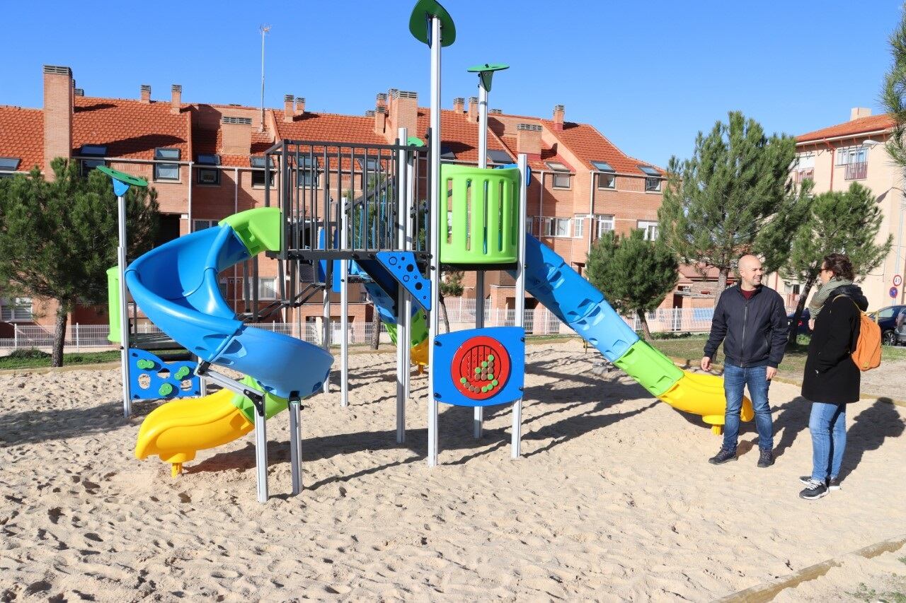 Nuevo parque infantil en el barrio San José - El Palo Mirasierra