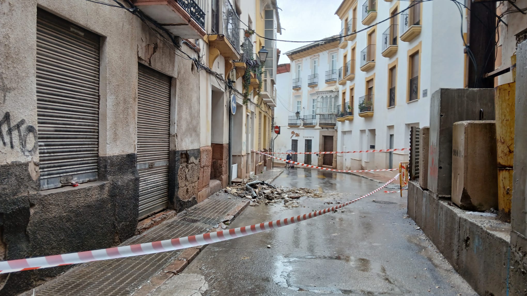 Desprendimientos de cascotes en la calle Selgas de Lorca