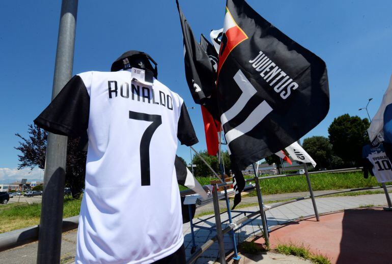 Camiseta de la Juventus con el nombre de Cristiano