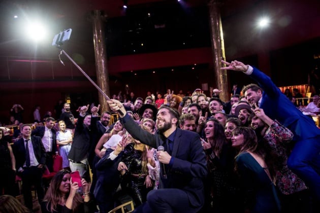 Selfi grupal para dejar constancia del buen ambiente de una noche de esas que, de vez en cuando, nos demuestran que más allá de competencias, entre nuestros artistas hay muy buen rollo.