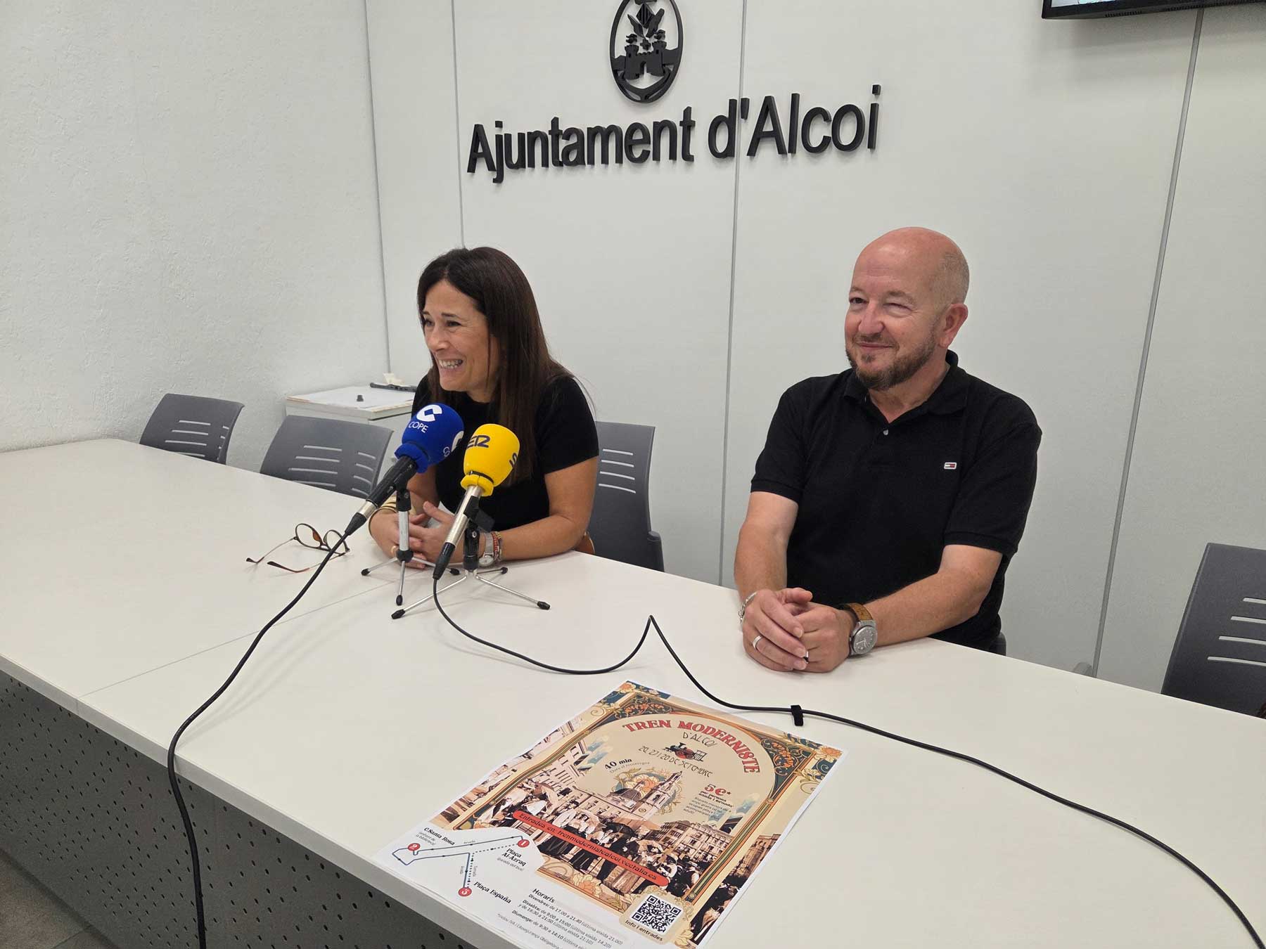 Lorena Zamorano y Gabi Requena, durante la presentación de esta iniciativa dentro de la Feria Modernista