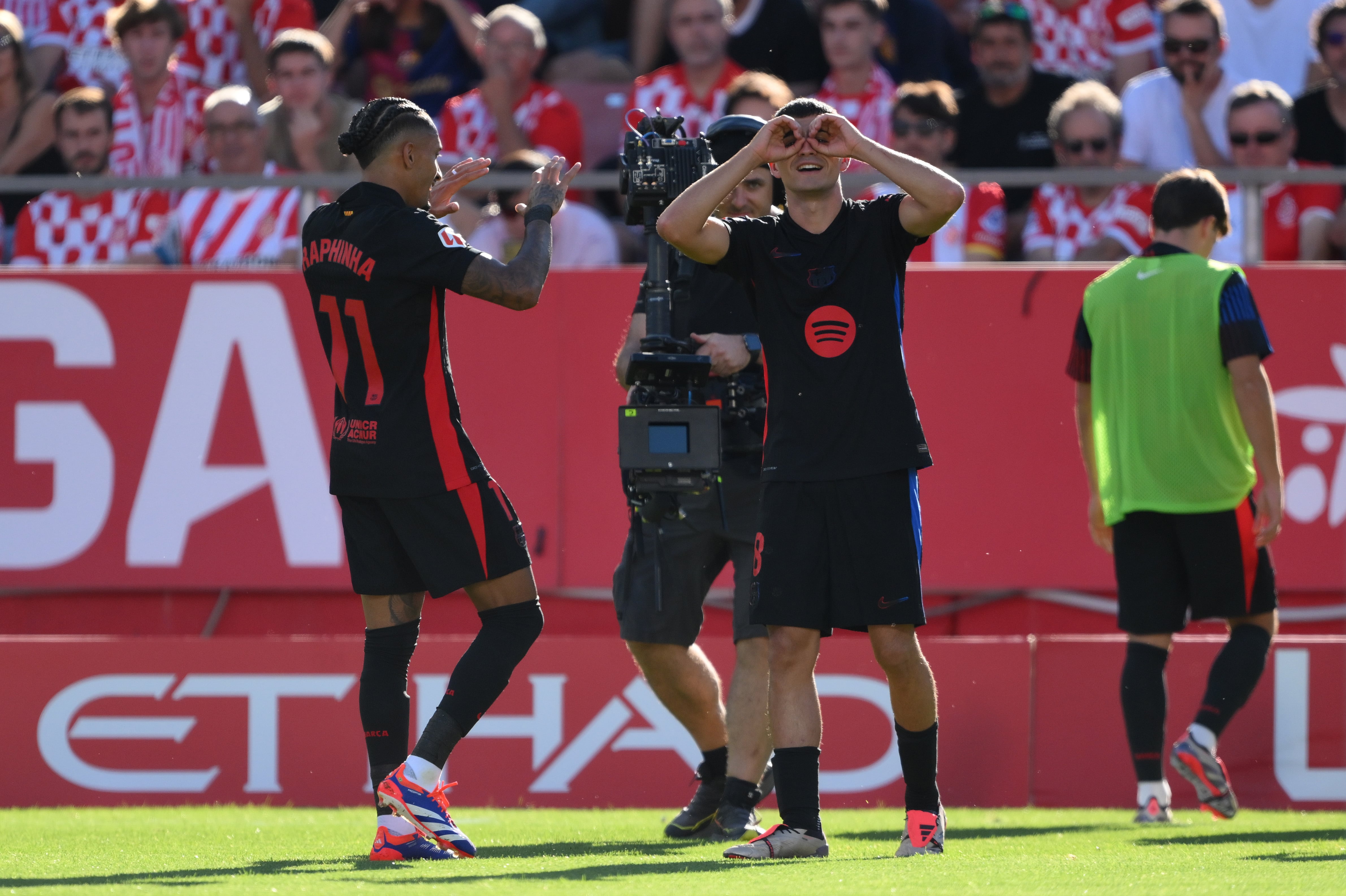 Pedri celebra su gol ante el Girona