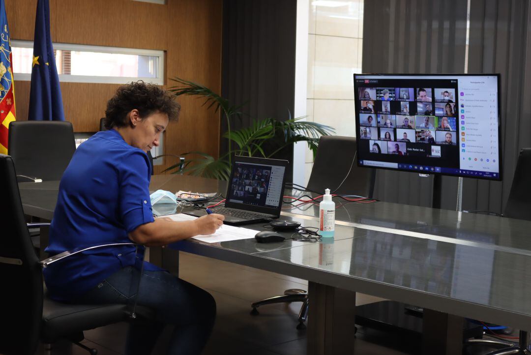 La alcaldesa de Onda, Carmina Ballester. 