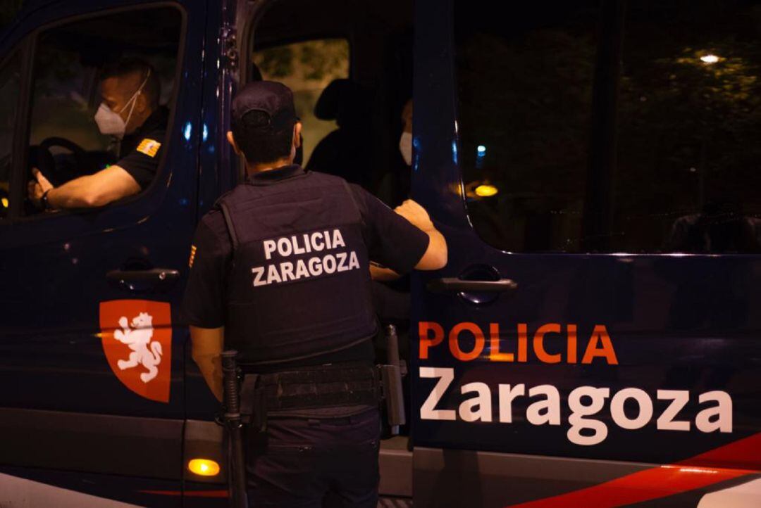 Labores de vigilancia de la Policía Local de Zaragoza durante este pasado fin de semana 