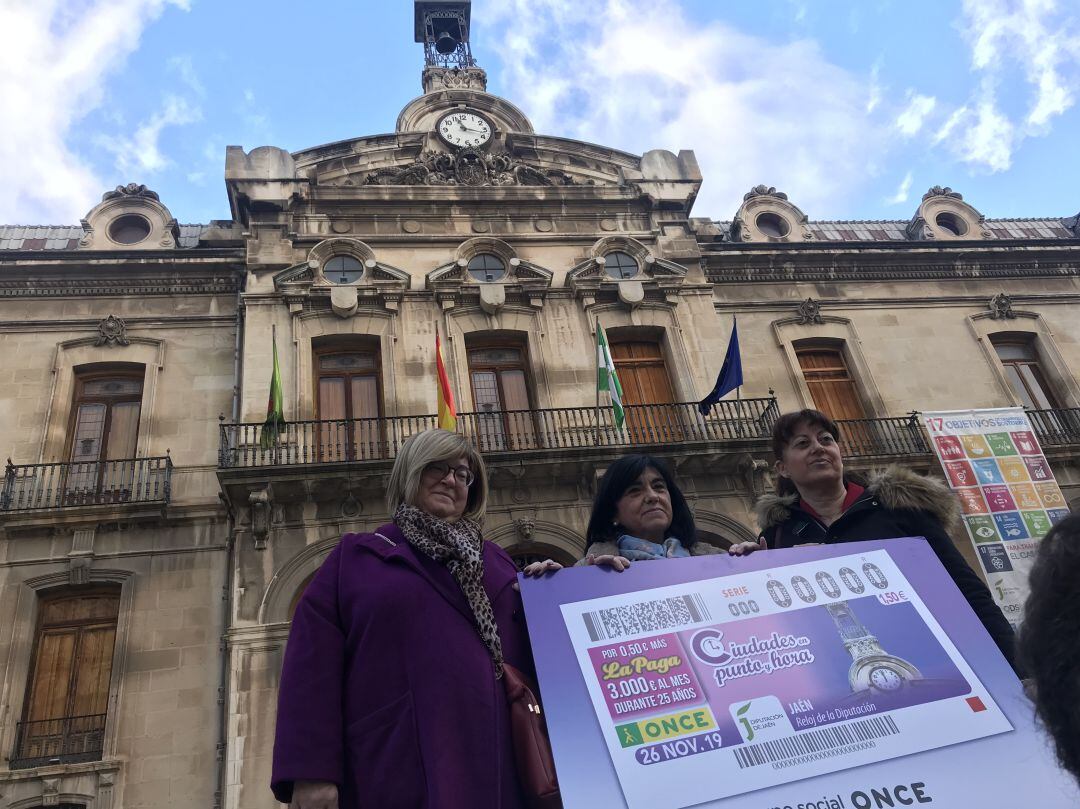 Presentación del cupón frente al reloj que lo ilustra.