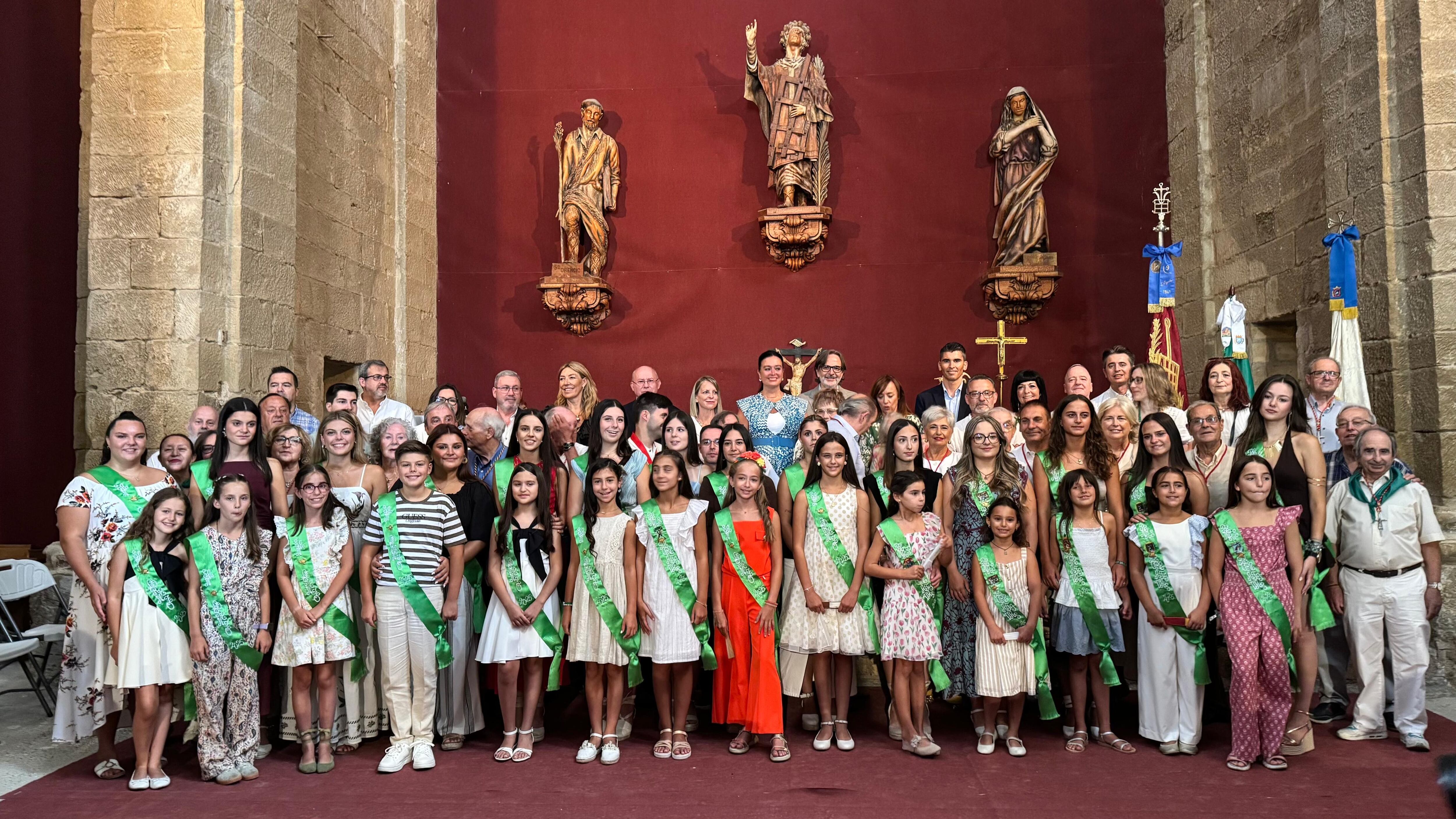 Corporación municipal, mairalesas y mainatel, peñistas y miembros de las cofradías en el Homenaje a la Cuna de San Lorenzo
