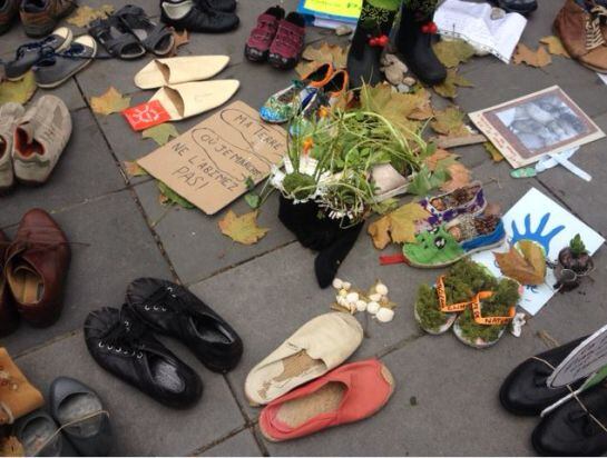 Zapatos en la Plaza de la República