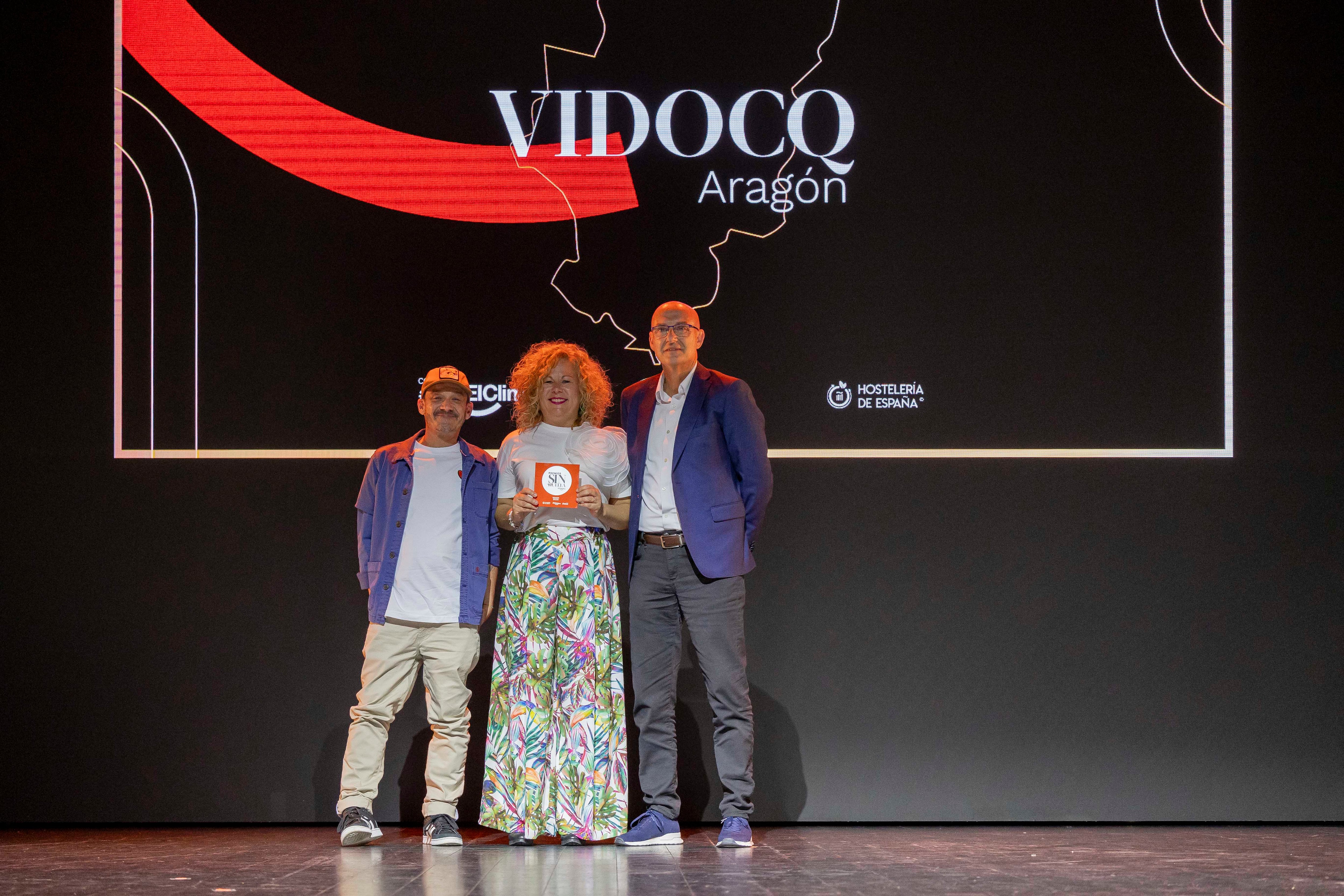 Amaya Sarasa y Diego Herrero, del restaurante Vidocq, recogían el premio