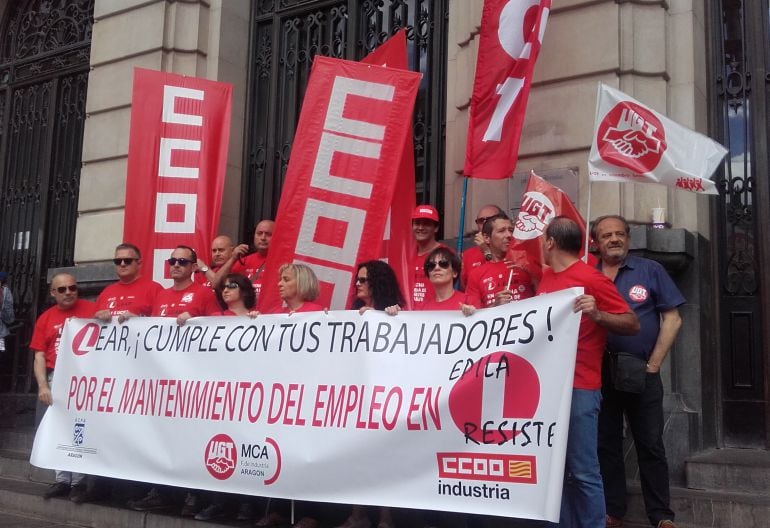 Concentración de LEAR en la Plaza de España de Zaragoza 