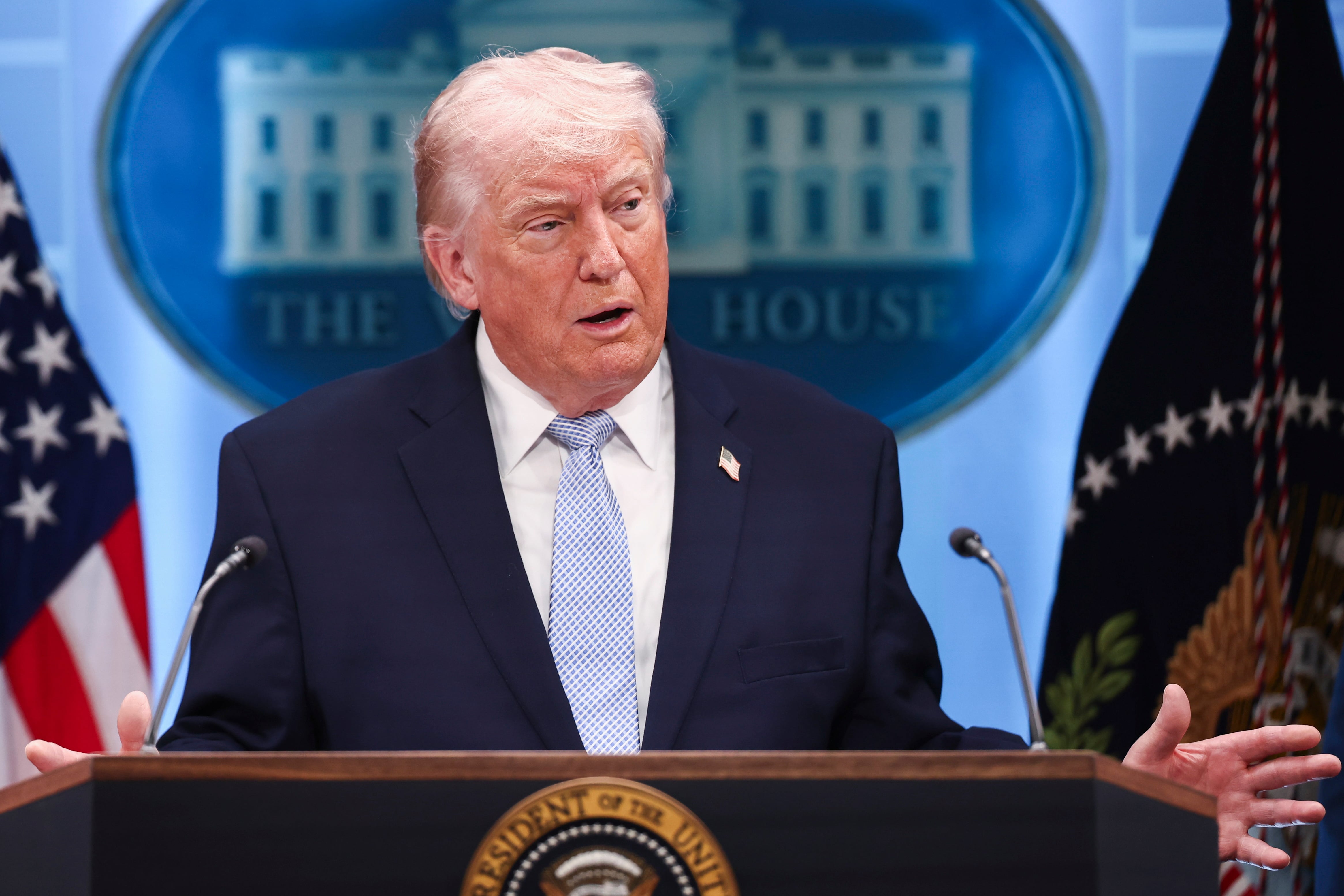 El presidente de Estados Unidos ha prometido que "descongestionará el tráfico en el estrecho de Ormuz". EFE/EPA/JIM LO SCALZO