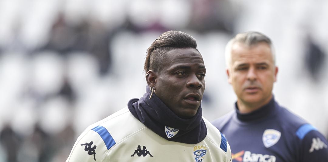 Mario Balotelli, durante un calentamiento previo a un partido con el Brescia