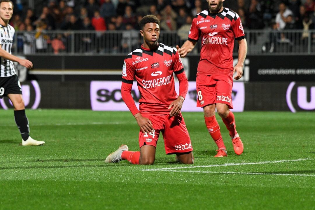 Julan en un partido frente al Angers