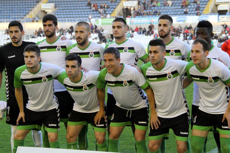 Los jugadores del Racing posan ante los medios 