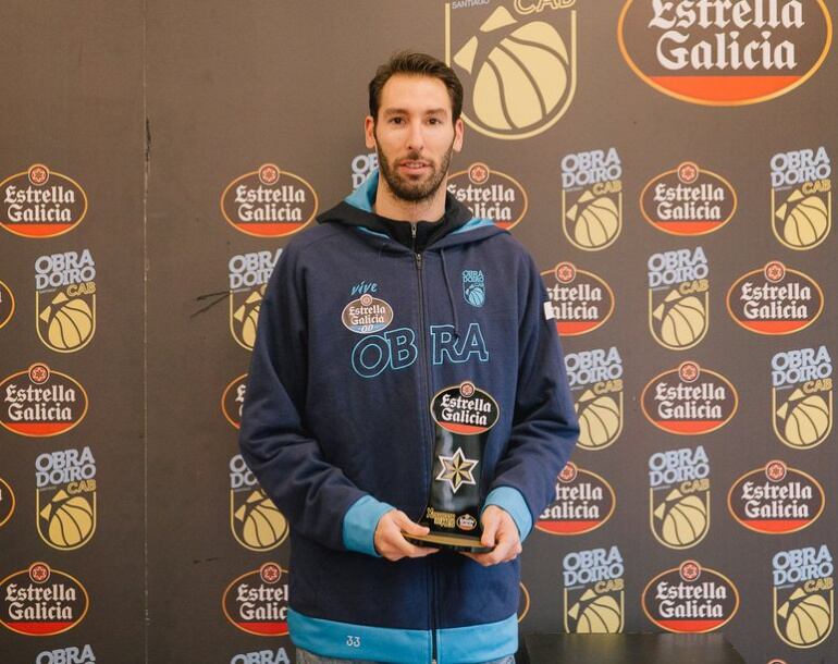 Alberto Corbacho, cuando recogió el premio al mejor jugador del mes de enero