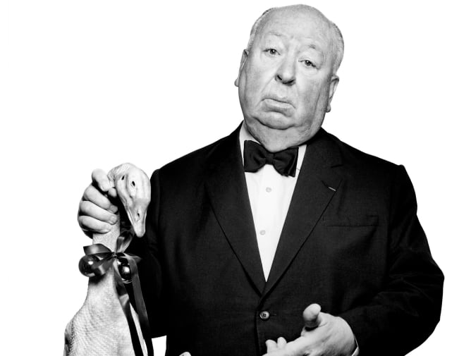 Alfred Hitchcock en una de los fotos promocionales de &#039;Los pájaros&#039;