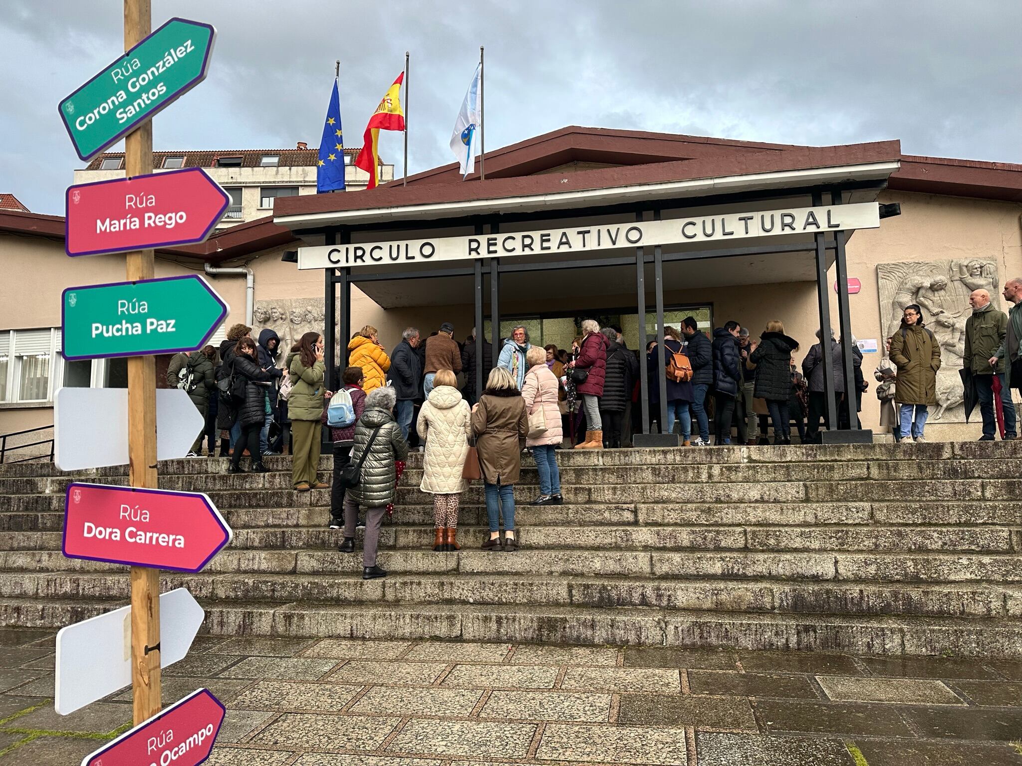 Fachada del CRC el día de la inauguración.