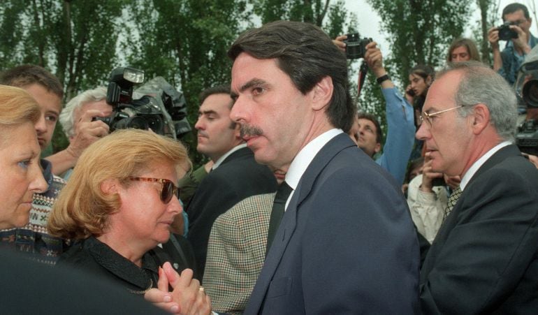 El expresidente del Gobierno, Jose María Aznar, durante el funeral de Miguel Ángel Blanco