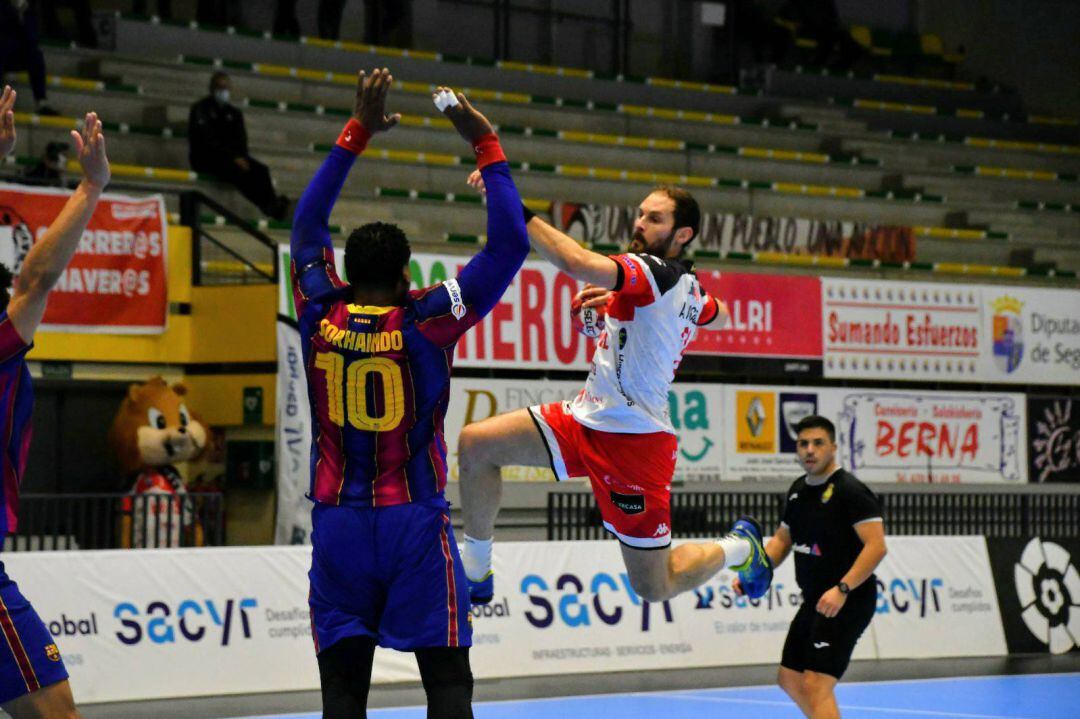 Balonmano Nava cae 21-45 ante el Barcelona