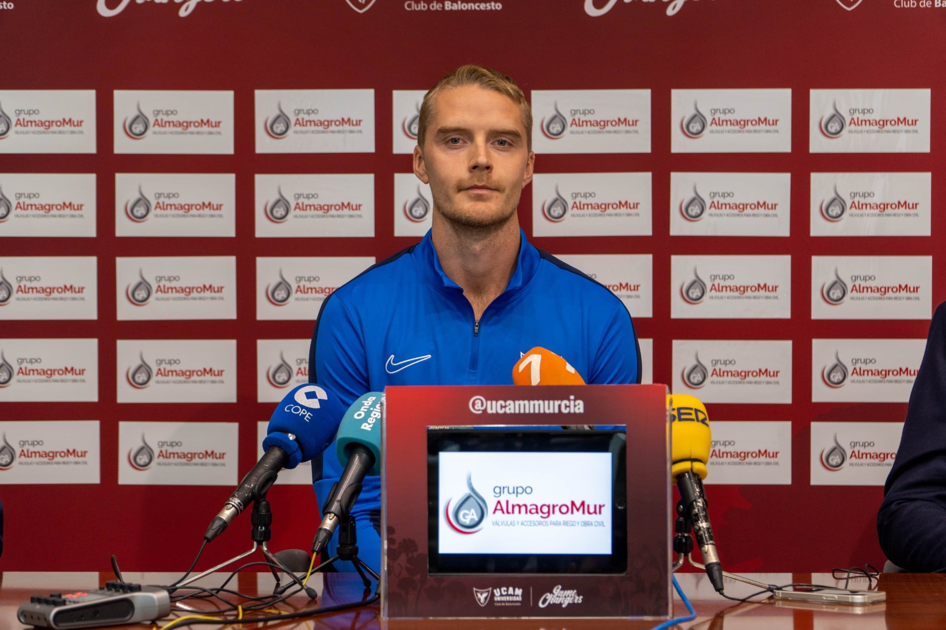 Hakanson en la sala de prensa del Palacio