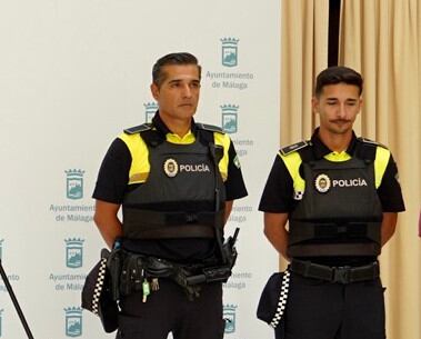 Agentes que lograron salvar la vida al cliente de un restaurante de Huelin