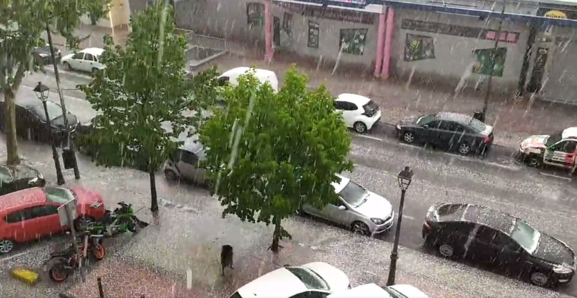 Imagen de las precipitaciones en forma de granizo caídas en Móstoles, al sur de la Comunidad de Madrid