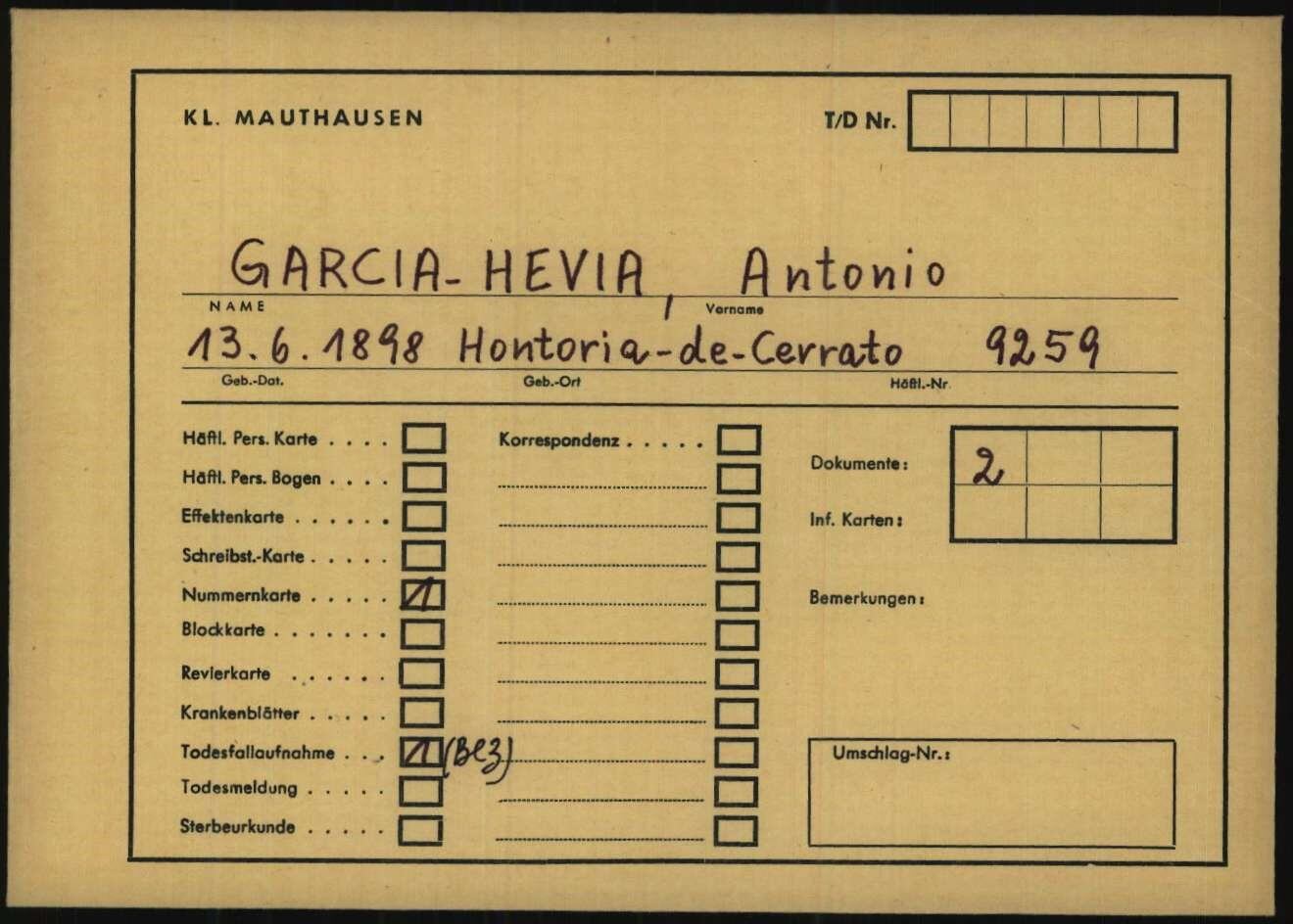 Una de las fichas de Antonio García Hevia