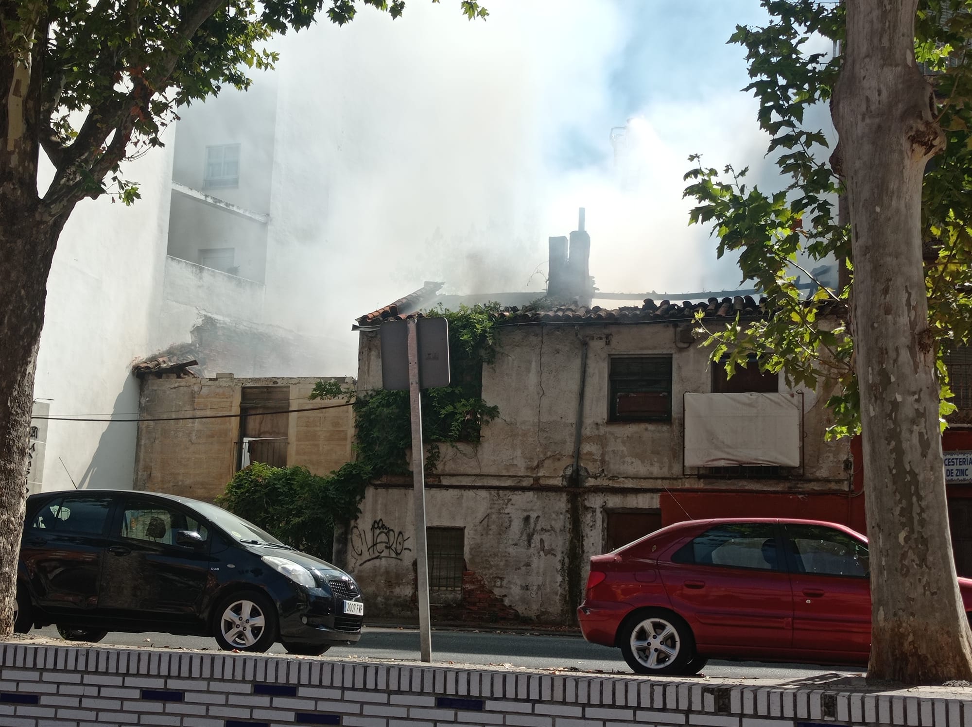 Incendio en una casa abandonada en la calle Portiña de San Miguel, en Talavera de la Reina