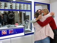 Las loteras de la administración número 5 de Catarroja, celebran el quinto premio del sorteo del año pasado