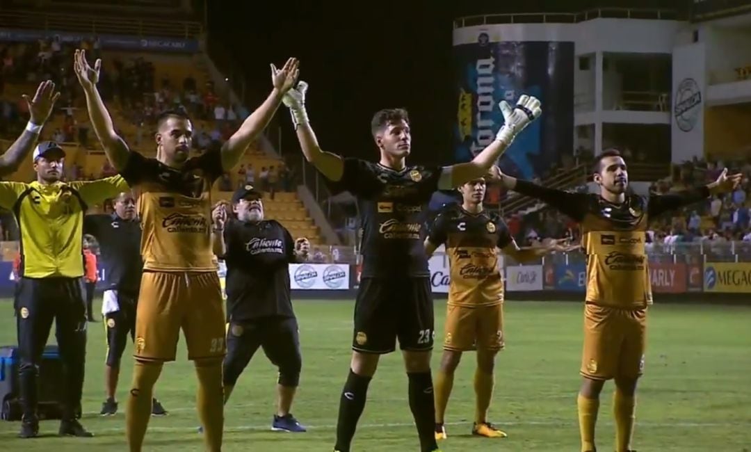 Maradona y Dorados celebran la victoria ante Mineros