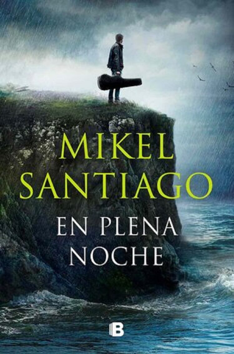 Portada del libro &#039;En plena noche&#039; de Mikel Santiago.