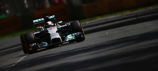 El británico Lewis Hamilton en los entrenamientos del Gran Premio de Australia en los que se ha hecho con la &#039;pole&#039;.