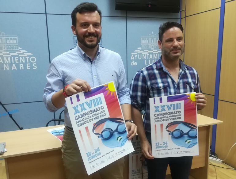 Rafael Sampedro y Salvador Hervás durante la presentación del Campeonato de Natación de Andalucía. 