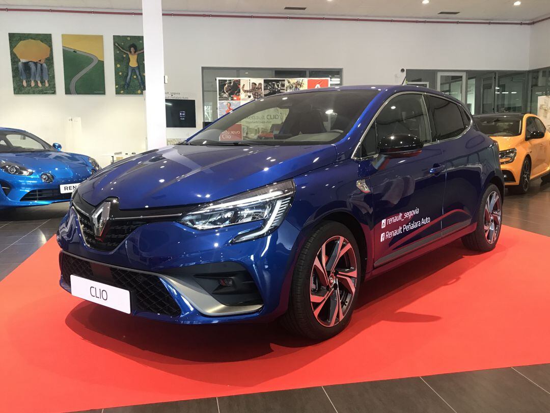 Nueva versión de Renault Clio en las instalaciones de Peñalara Auto