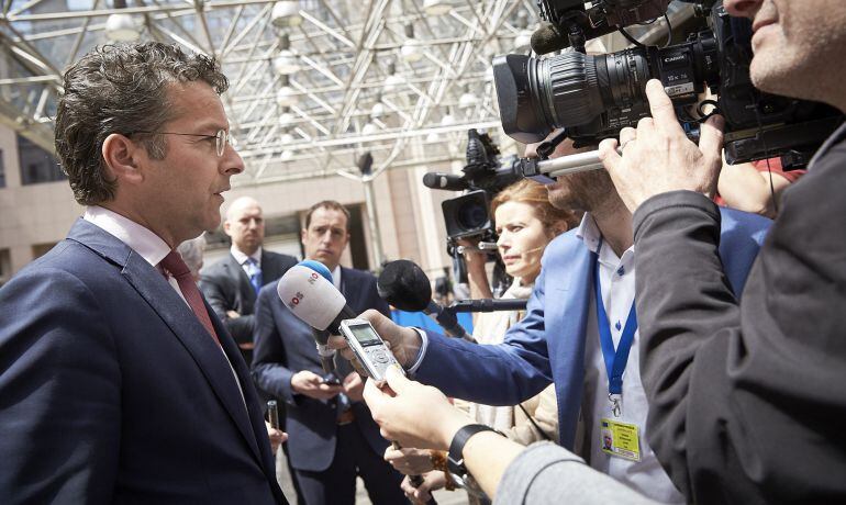 El presidente del Eurogrupo, Jeroen Dijsselbloem, atendiendo a la prensa en Bruselas