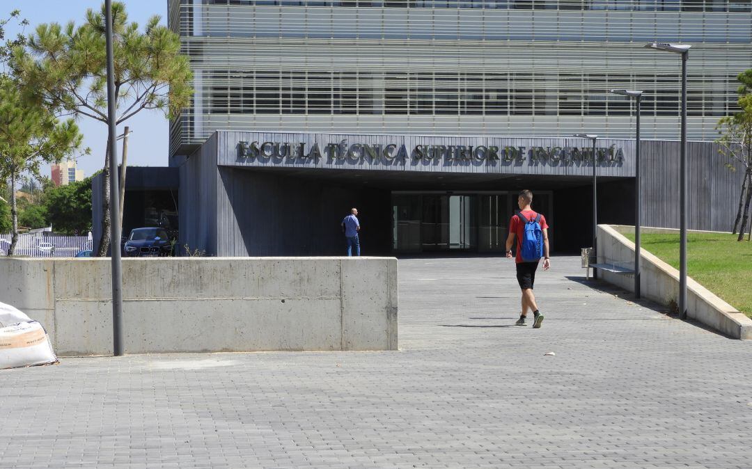 Fachada del nuevo edificio de la ETSI en el Campus de El Carmen