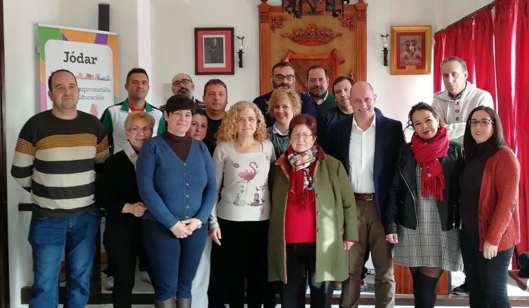 Foto de familia, familiares de Francisco Herrera Triguero y miembros de la corporación