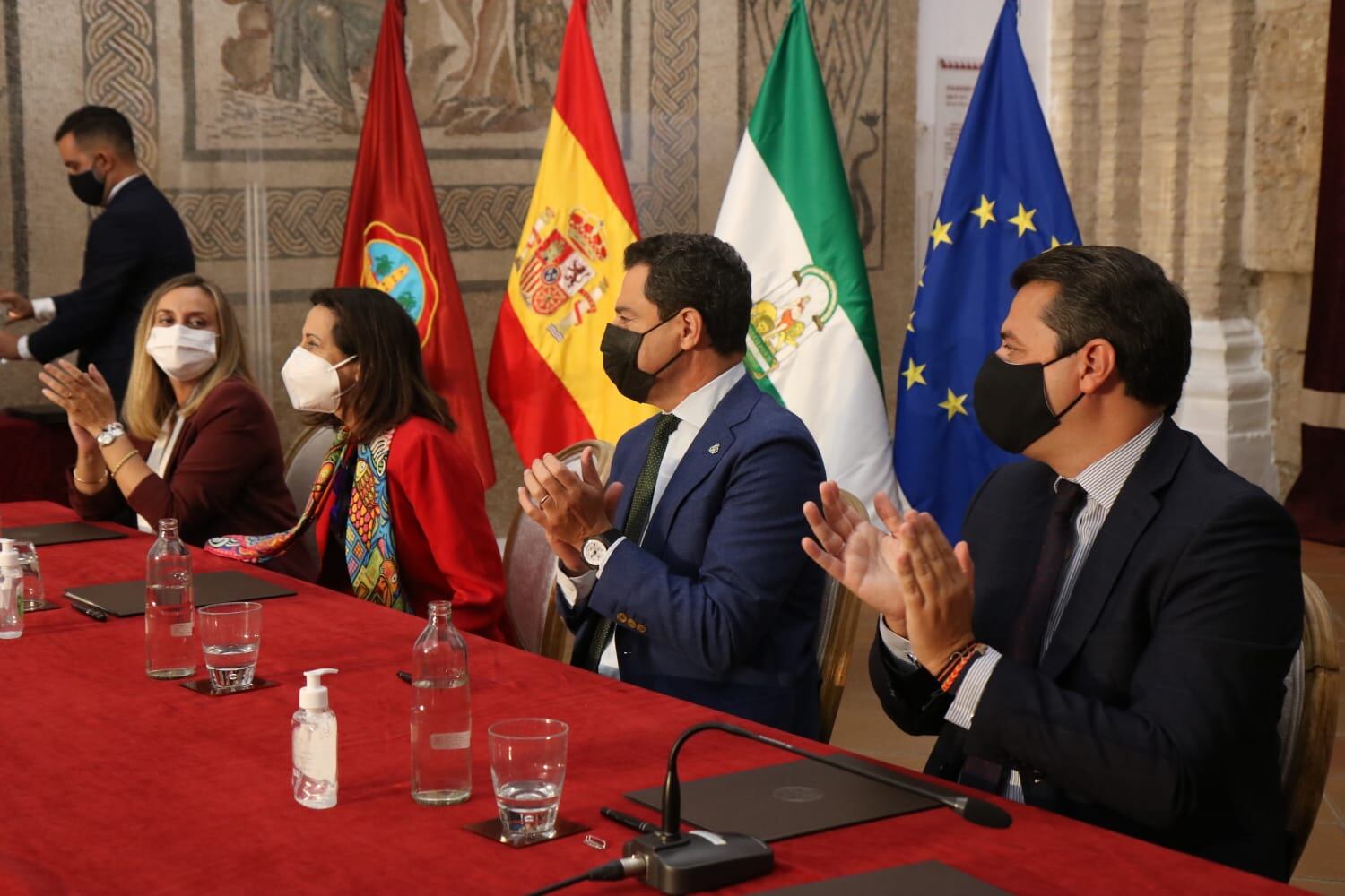 Margarita Robles, Juan Manuel Moreno y José María Bellido, firman el protocolo general y la cesión de suelos para la Base Logística del Ejército de Tierra en Córdoba