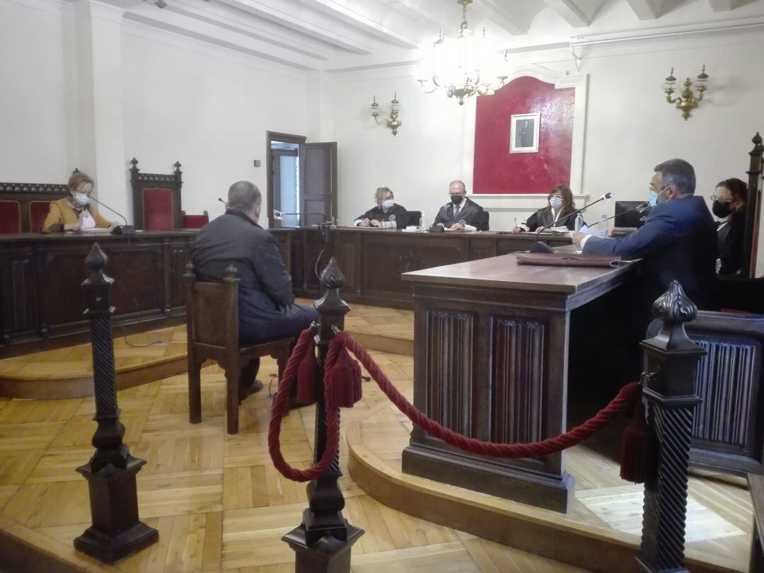 El acusado declara ante el tribunal de la Audiencia Provincial