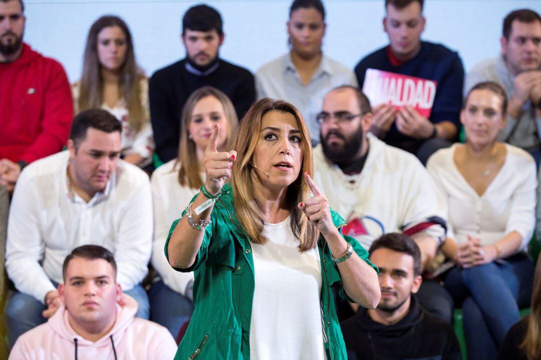 La secretaria general del PSOE de Andalucía, presidenta de la Junta de Andalucía y candidata a la reelección en las próximas elecciones andaluzas, Susana Díaz, participa en un acto electoral esta mañana en la Facultad de Derecho de Málaga. EFE Daniel Pére