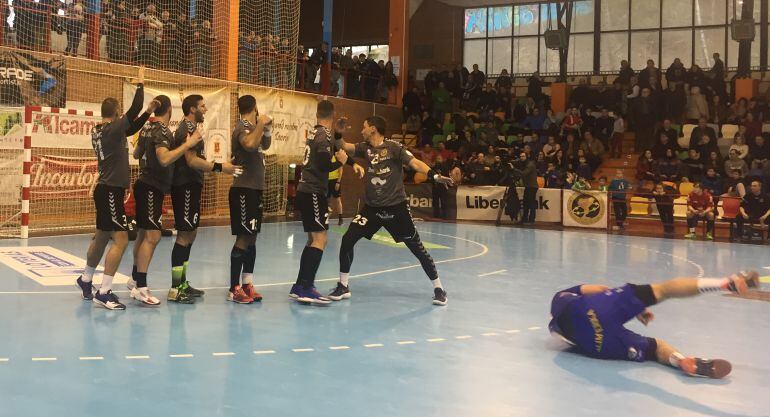 Primera derrota de la temporada en el Sargal del BM Ciudad Encantada que cayó por 21 a 24 frente al Ademar León.