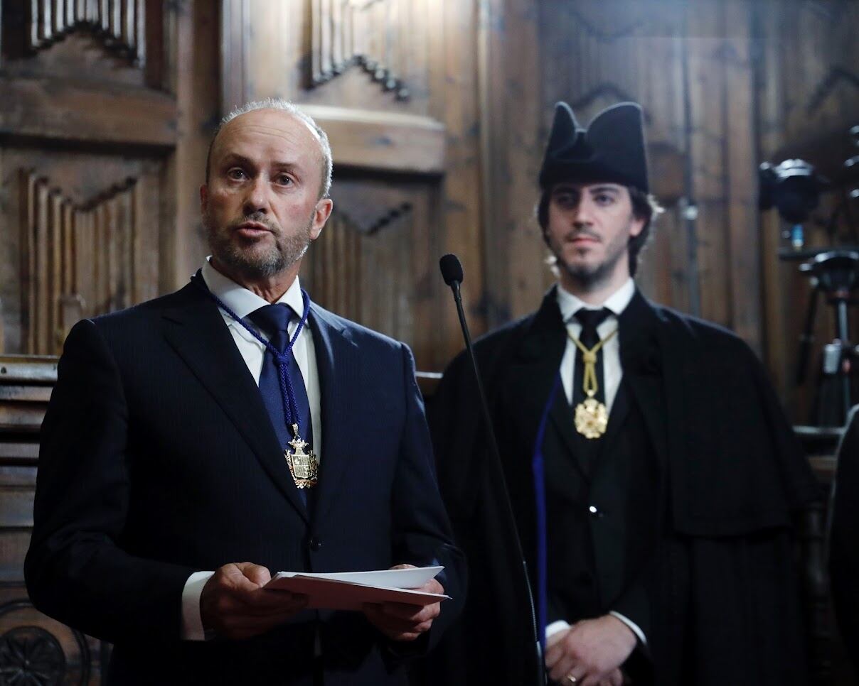 Josep Maria Rossell jura com a nou president del Consell Superior de la Justícia davant la mirada del Síndic General, Carles Ensenyat.