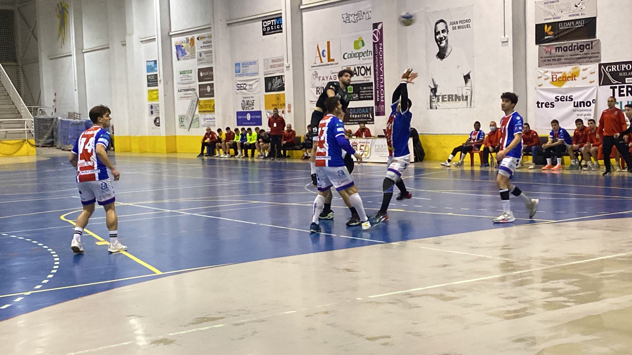 El Bm. Elda - C.E.E. no pudo con el líder Agustinos Alicante