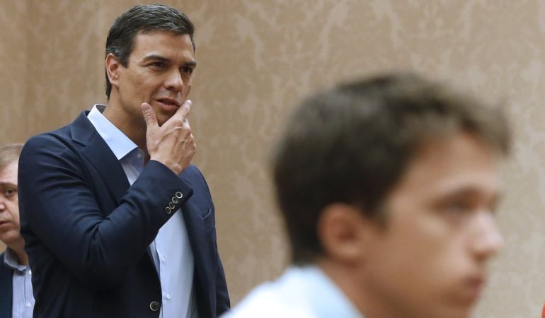 El secretario general del PSOE, Pedro Sánchez, y el portavoz de Unidos Podemos, Íñigo Errejón.