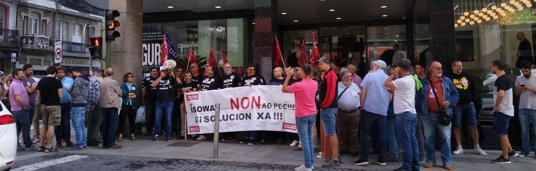 Trabajadores de Isowat frente a Abanca